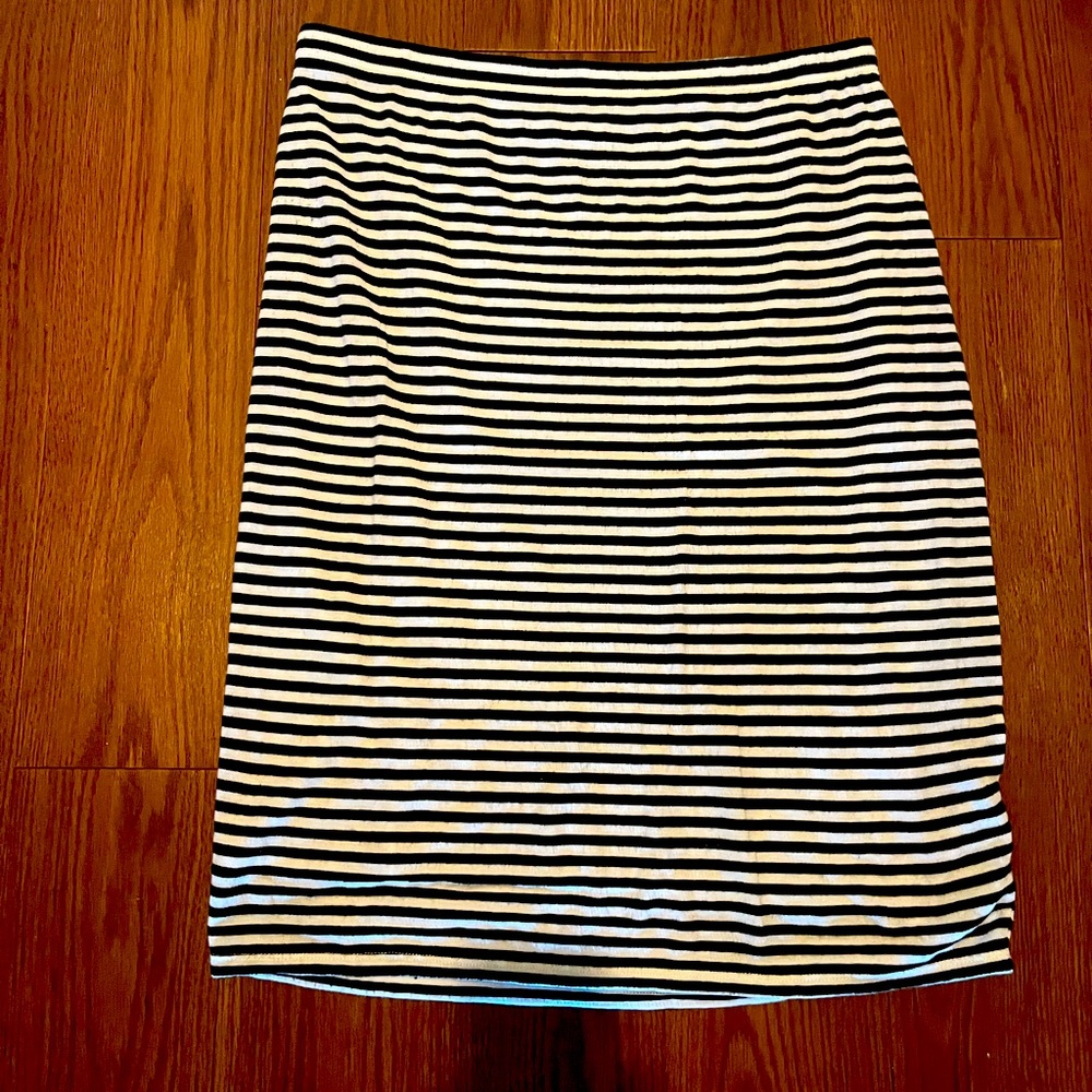 Max Studio Specialty Products Women's Skirt
Size: XL | Black and White Stripes